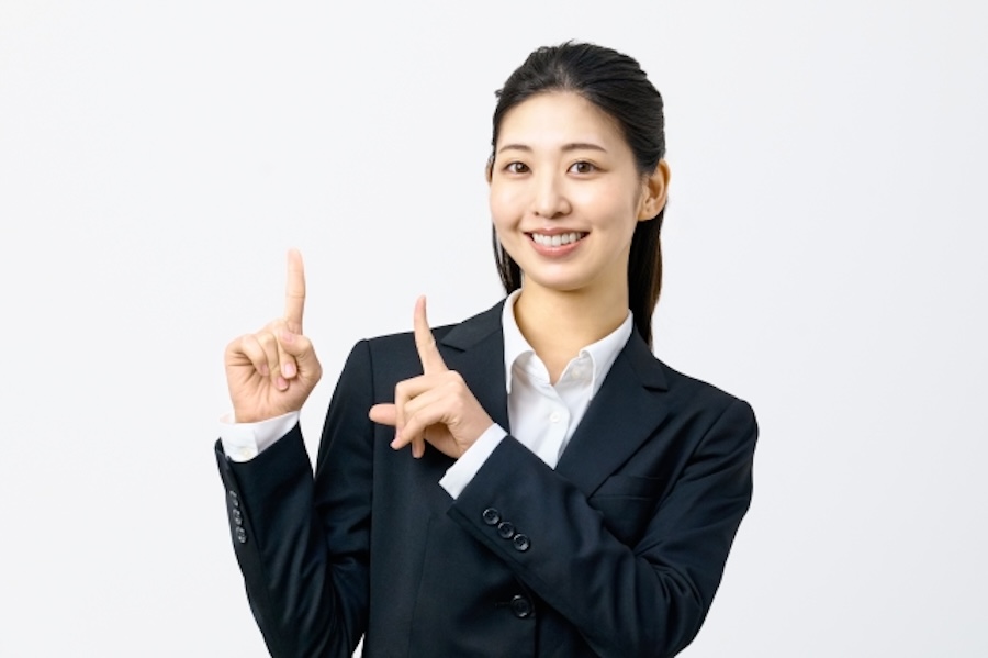 注意を促す女性の画像