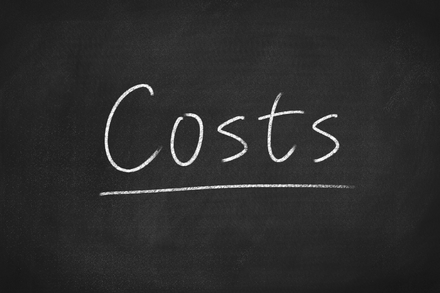 納得する男性の画像