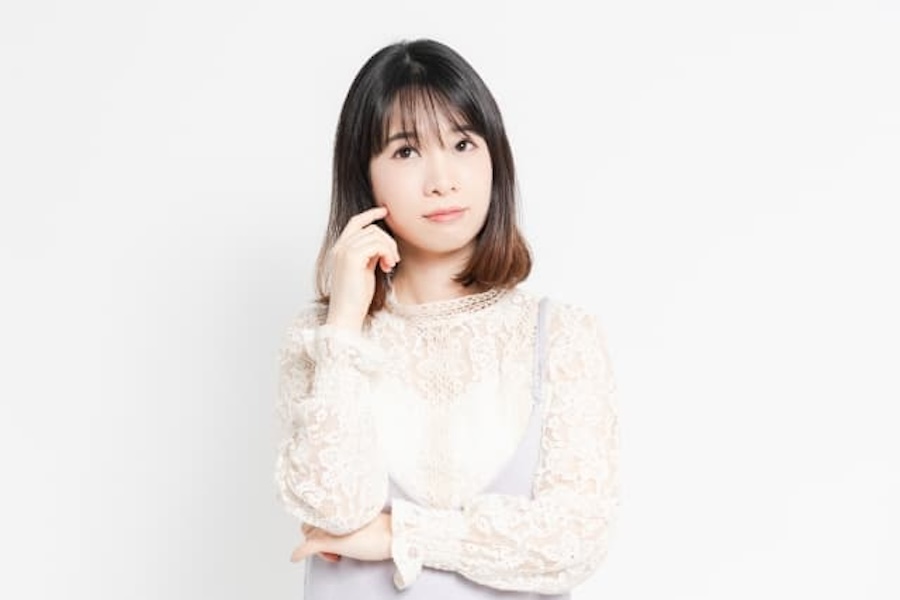 悩んでいる女性