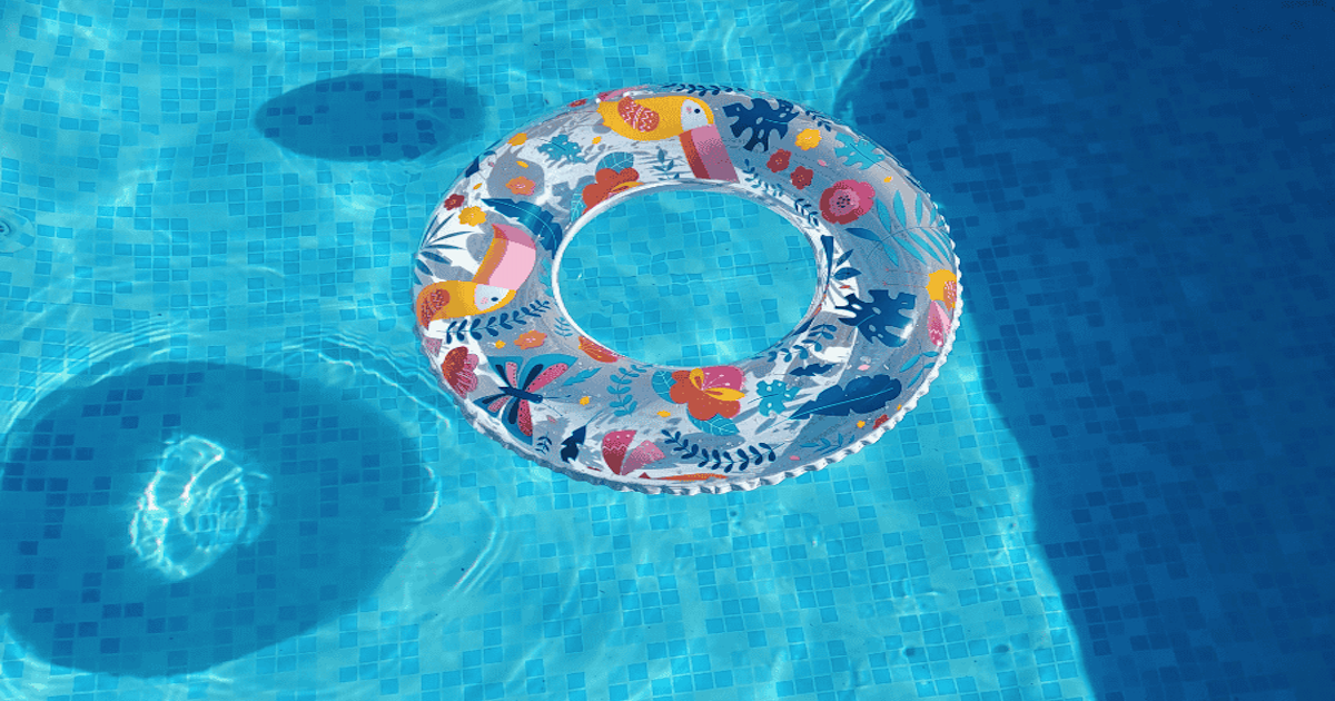 コンタクトをしたままプールはOK？起こり得るリスクはある？